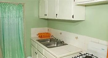 Отель Oceanic View Exclusive Vacation Cottages Freemans